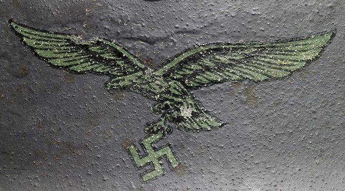 Green Luftwaffe decal produced by Huber Jordan & Körner on an M42 NS. This is a 