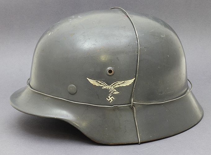 M35 ET66 LW DD with single bailed wire. The helmet is unused, was found in a German depot at Fornebu, Oslo (another Norwegian collection).